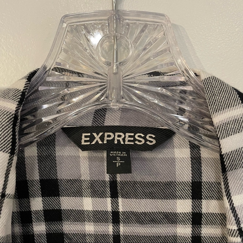 NWOT Express Grey, Black, & White Lightweight Plaid Button Down Shirt - Picture 3 of 4
